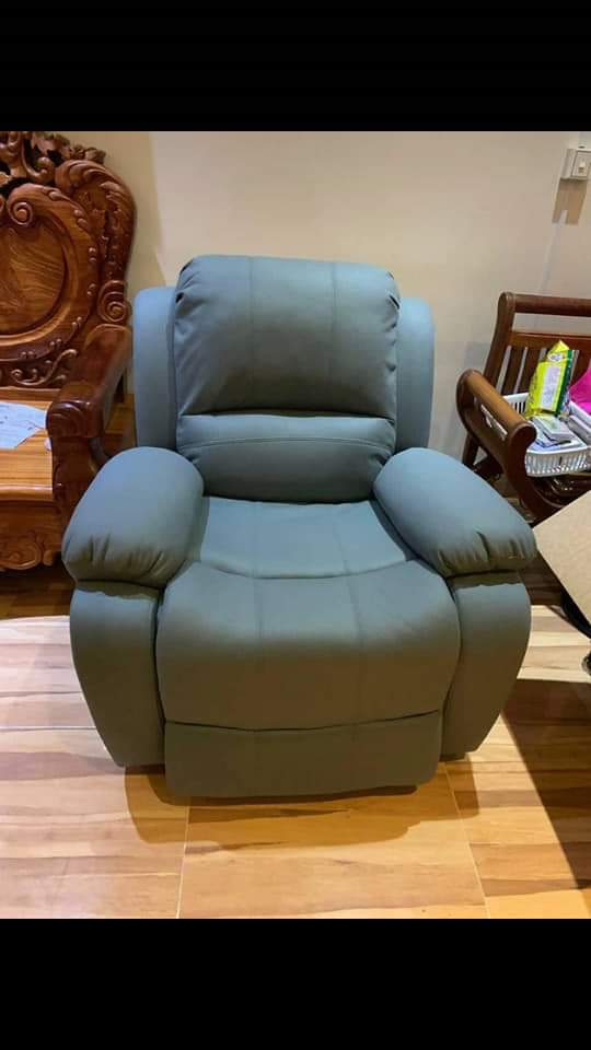 Leather recliner sofa